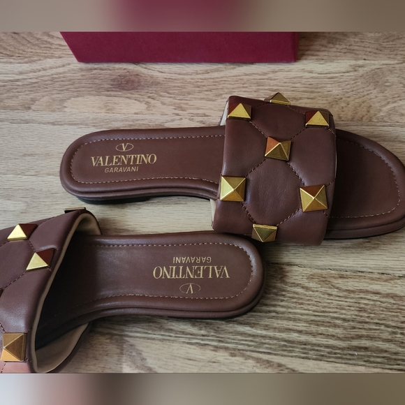 Authentic Valentino Rockstud Slides - Picture 12 of 14